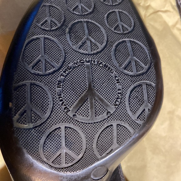 DONALD J PLINER PEGGY LEATHER T-STRAP HEELED SANDAL Sz 8 - Picture 4 of 16